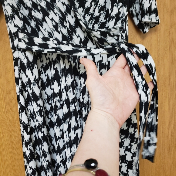 Studio one, black & white faux wrap slinky soft knee length dress, 12 - Picture 12 of 16